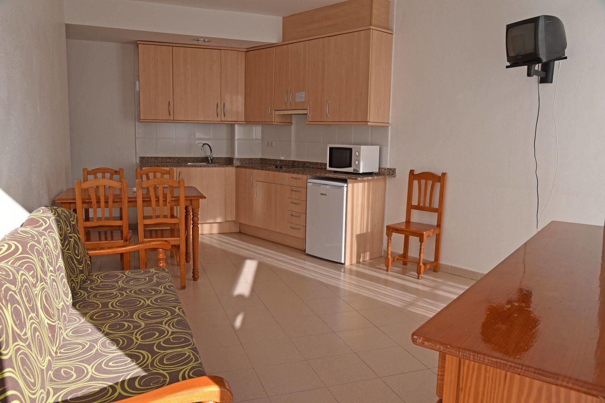 Apartamentos Ar Dosjoimi Lloret de Mar Exterior photo